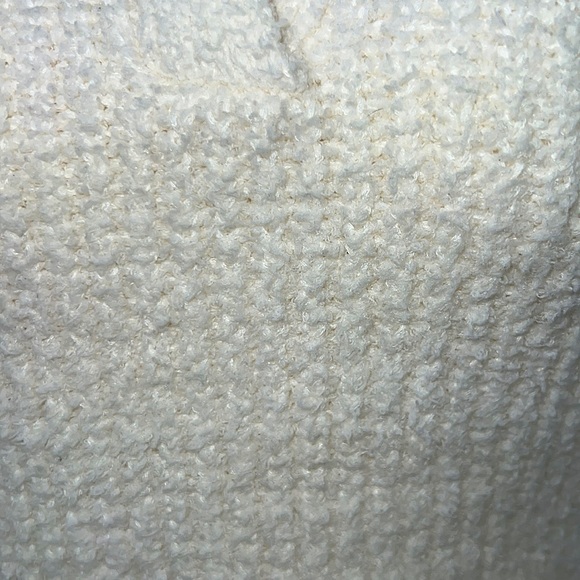 Thick Ribbed Cropped Sweater - Picture 8 of 15